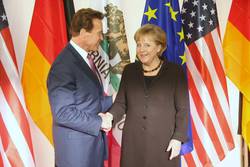 Handschlag Kanzlerin Merkel mit Gouverneur Schwarzenegger